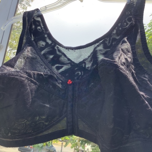 Black Lacy Flattering Bra size 52B flower appliqué Front hook closure NEW - Picture 4 of 7